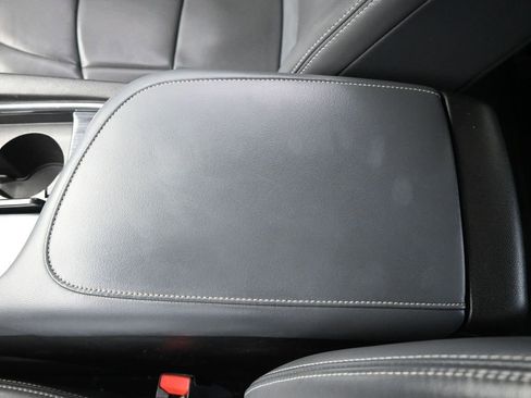 Used 2018 Buick Enclave Essence image 39