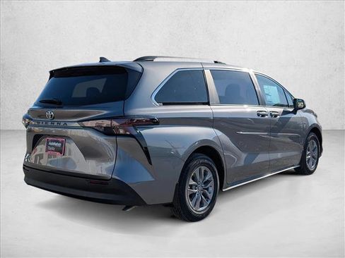 New 2026 Toyota Sienna LE image 2