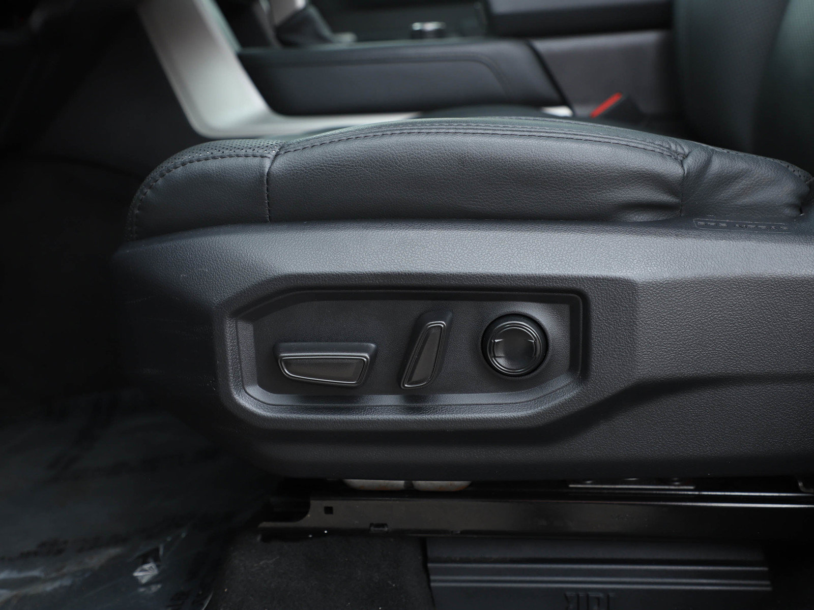 Used 2024 Toyota Tundra Limited AWD/4WD image 19