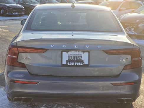 Used 2019 Volvo S60 T6 Momentum image 14