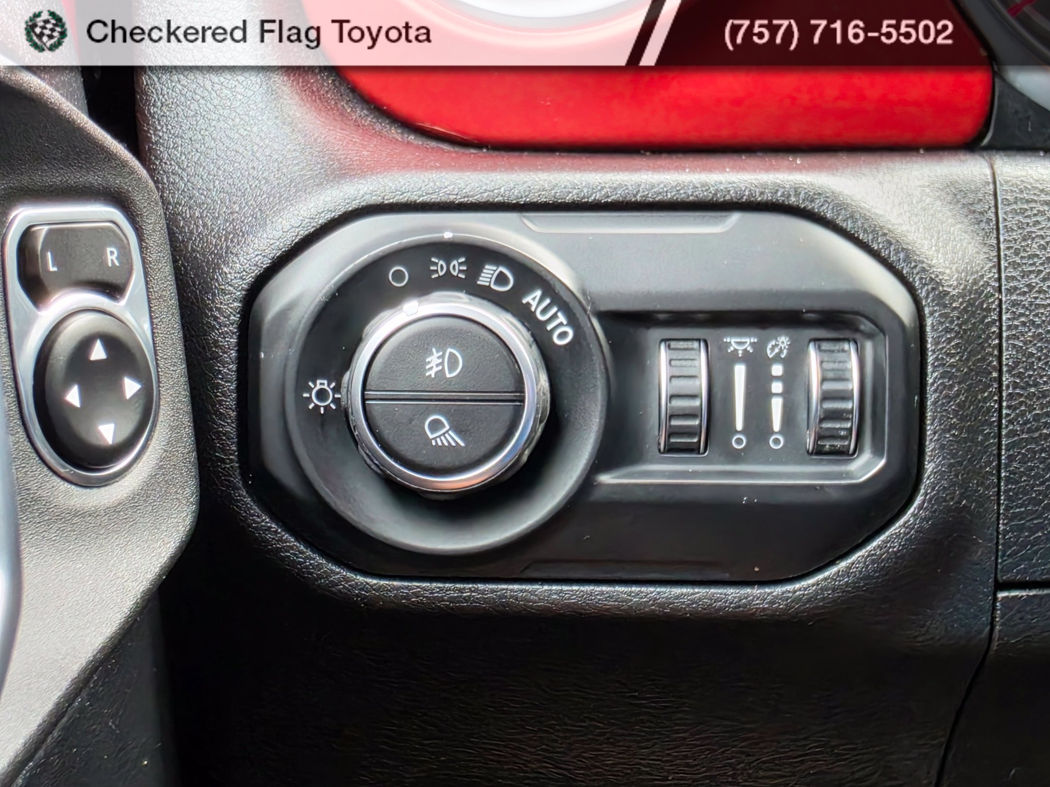 Used 2021 Jeep Gladiator Rubicon AWD/4WD image 12