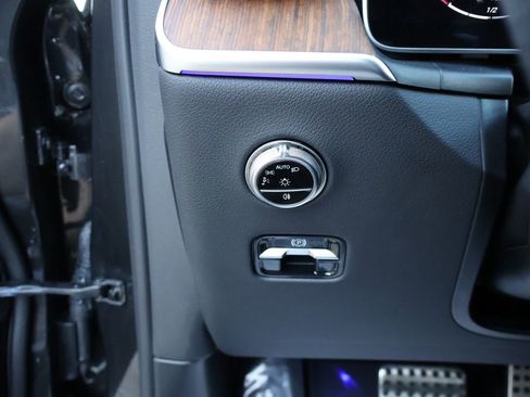 Used 2025 Mercedes-Benz GLC 300 4MATIC image 36