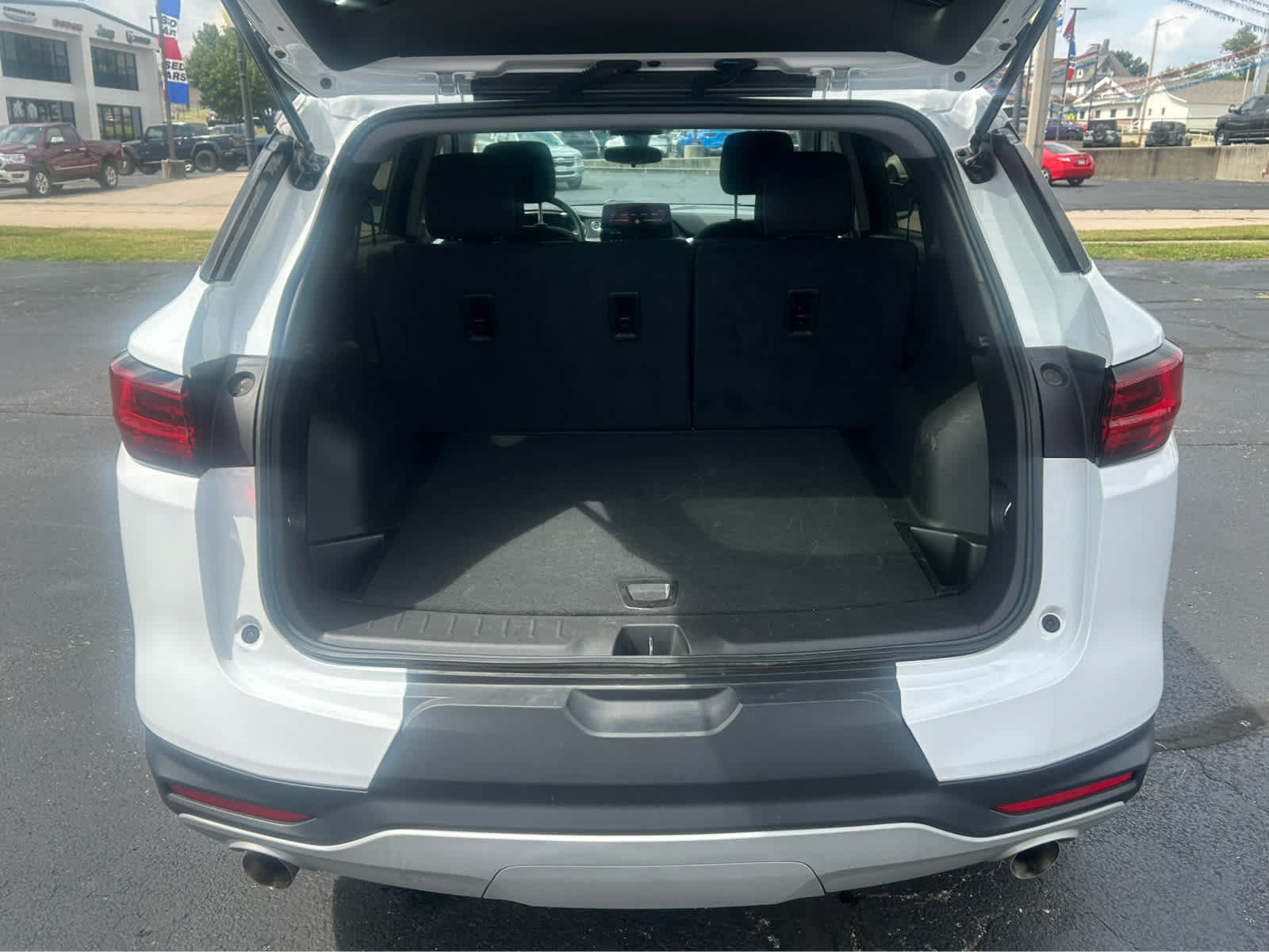 Used 2025 Chevrolet Blazer LT FWD image 5
