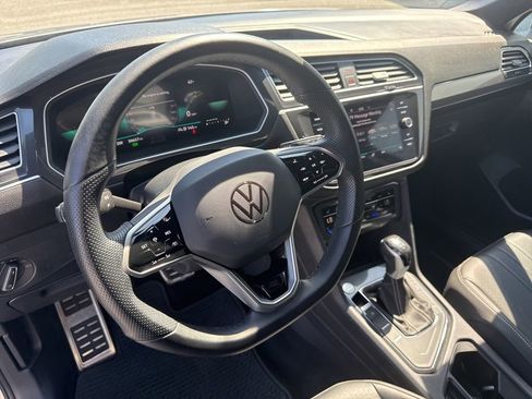 Certified 2023 Volkswagen Tiguan SE R-Line FWD image 22
