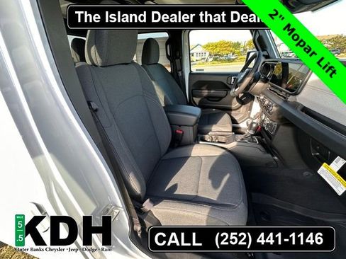 New 2025 Jeep Gladiator Sport AWD/4WD image 12