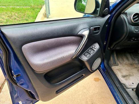 Used 2004 Toyota RAV4 2WD image 25