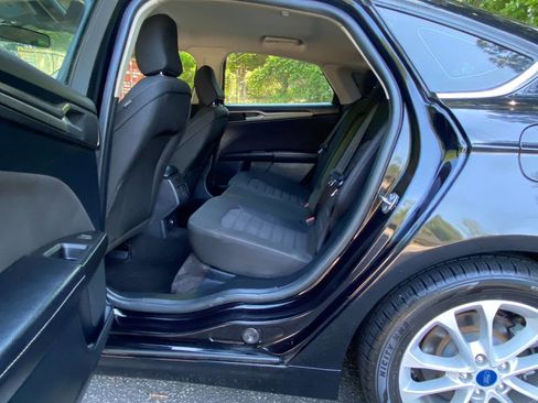 Used 2020 Ford Fusion SE FWD image 32