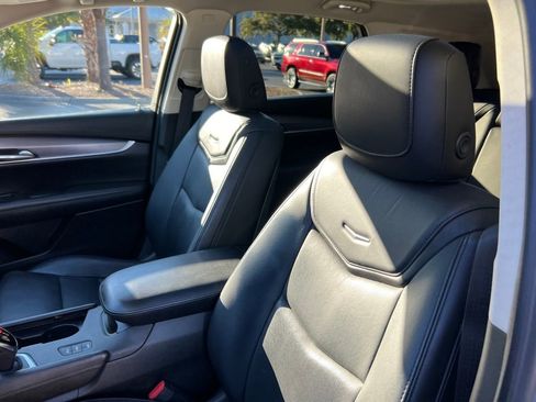 Used 2018 Cadillac XT5 Luxury w/ Driver Awareness Package image 10