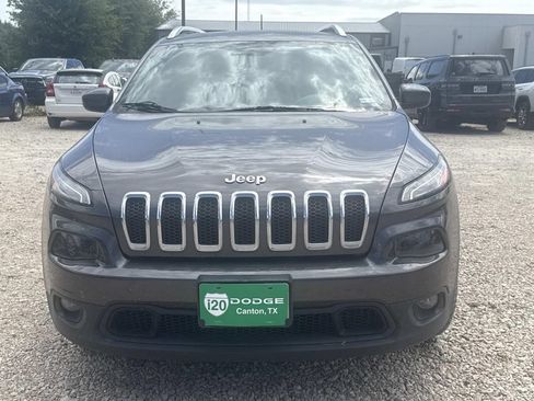 Used 2018 Jeep Cherokee Latitude Plus FWD image 2