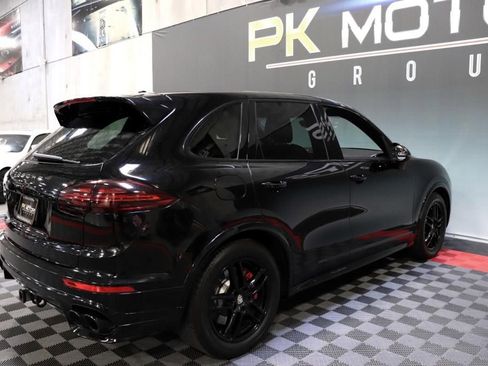 Used 2017 Porsche Cayenne GTS image 9