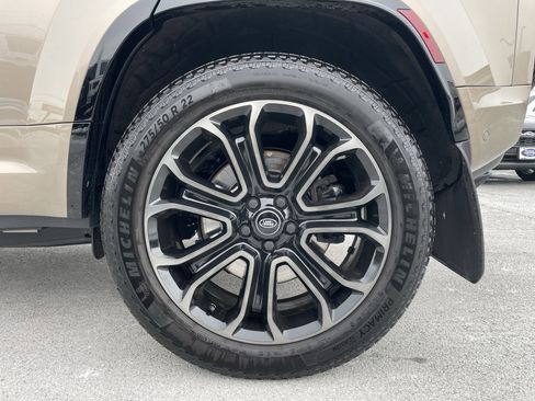 Used 2025 Land Rover Defender 110 image 10