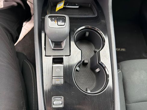 Used 2024 Nissan Rogue S image 23