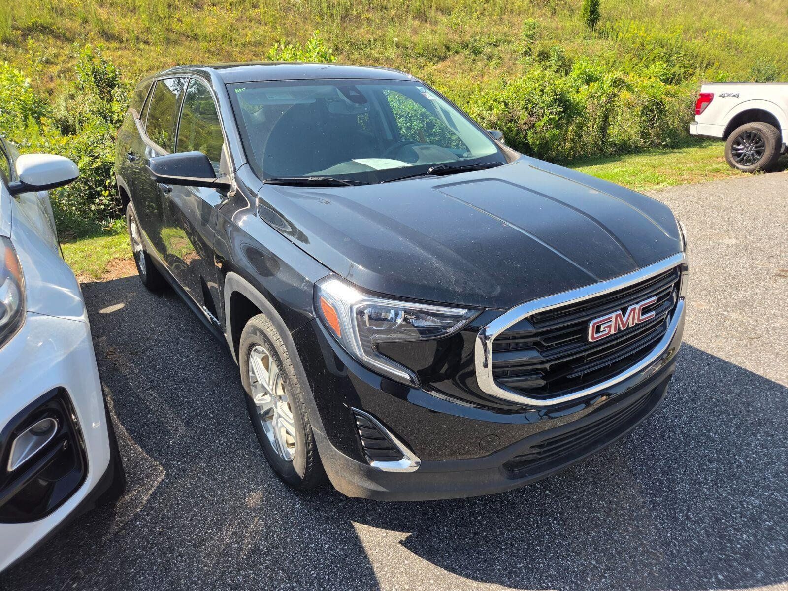 Used 2020 GMC Terrain SLE w/ LPO, Cargo Package FWD image 3