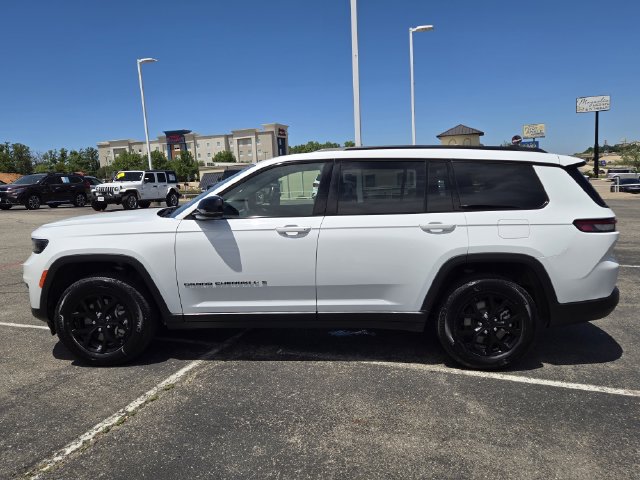 Used 2025 Jeep Grand Cherokee L Altitude AWD/4WD image 4