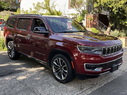 Used 2023 Jeep Wagoneer Series III w/ Premium Group I AWD/4WD image 6