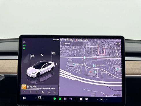 Used 2023 Tesla Model 3 Performance image 4