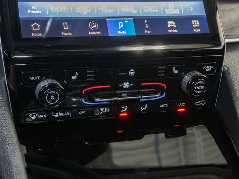 Used 2023 Jeep Grand Cherokee L Limited w/ Black Appearance Package image 21