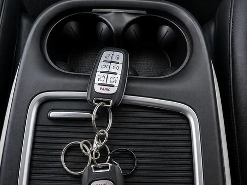 Used 2024 Chrysler Pacifica Touring-L FWD image 25
