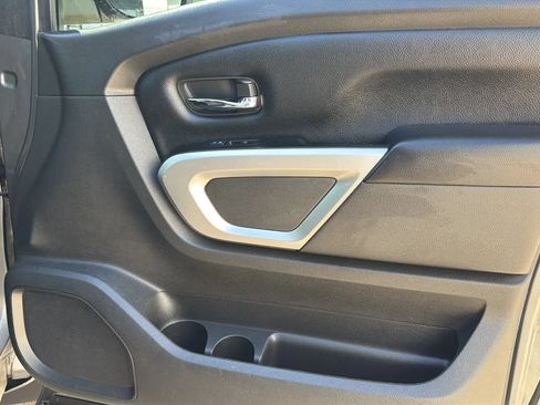 Used 2018 Nissan Titan SV RWD image 17