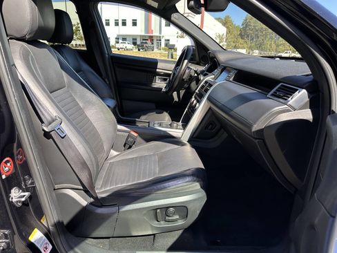 Used 2017 Land Rover Discovery Sport HSE Luxury image 15
