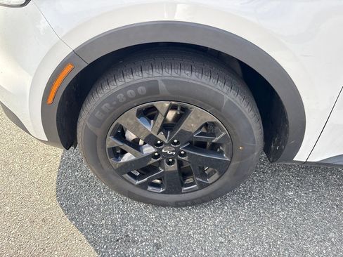 Used 2023 Kia Sorento S w/ Panoramic Sunroof Package AWD/4WD image 13