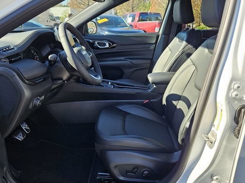 New 2026 Jeep Compass Latitude AWD/4WD image 10