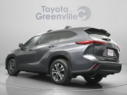 Certified 2021 Toyota Highlander XLE AWD/4WD image 7