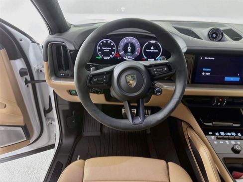 Certified 2025 Porsche Cayenne Turbo AWD/4WD image 18