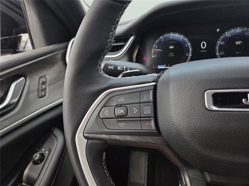 New 2025 Jeep Grand Cherokee Limited w/ Luxury Tech Group II image 27