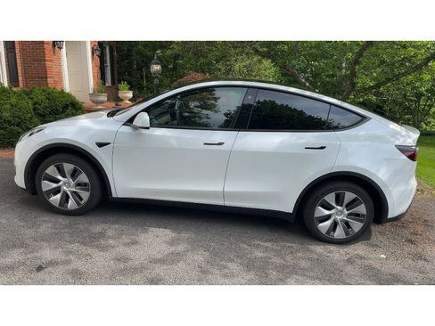 Used 2023 Tesla Model Y Long Range AWD/4WD image 2