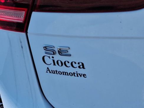 Used 2022 Volkswagen Tiguan SE w/ Panoramic Sunroof Package image 34