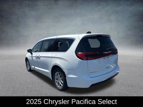 Used 2025 Chrysler Pacifica Select FWD image 3