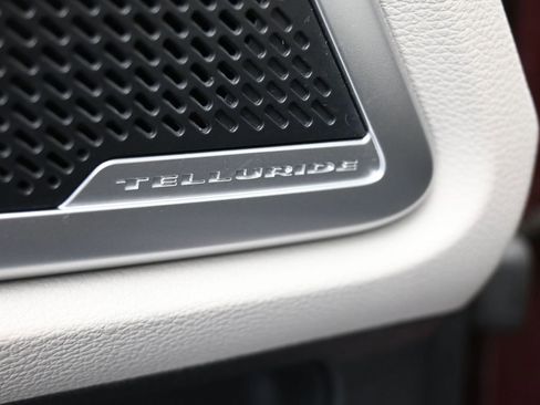 Used 2022 Kia Telluride EX w/ EX Premium Package image 15