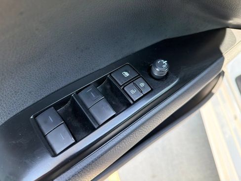 Used 2025 Toyota Camry SE FWD image 15