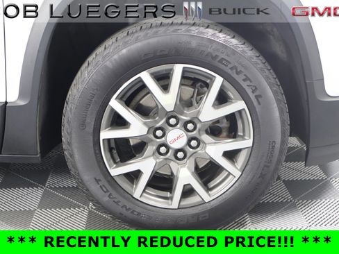 Certified 2023 GMC Acadia SLE w/ Driver Convenience Package image 3