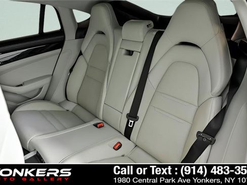 Used 2020 Porsche Panamera RWD image 11