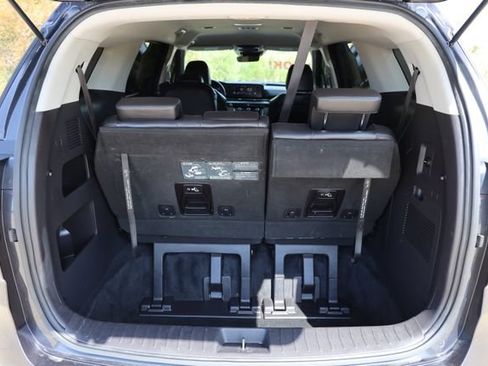 Used 2023 Kia Carnival LX FWD image 14