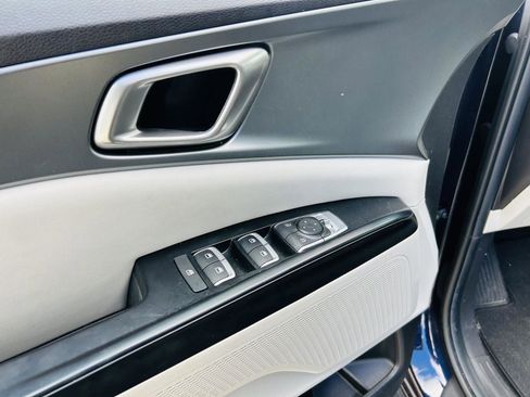 Used 2024 Kia Carnival LX image 10