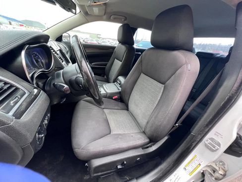 Used 2019 Chrysler 300 Touring w/ Sport Appearance Package image 11