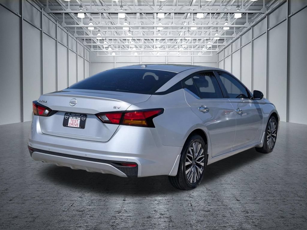 Used 2024 Nissan Altima 2.5 SV FWD image 9