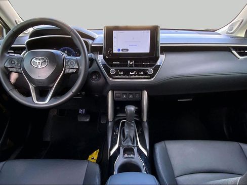Used 2025 Toyota Corolla Cross XLE w/ Convenience Package FWD image 16