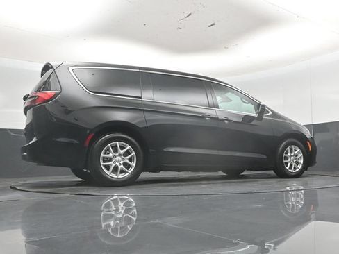 Used 2026 Chrysler Pacifica Select FWD image 46