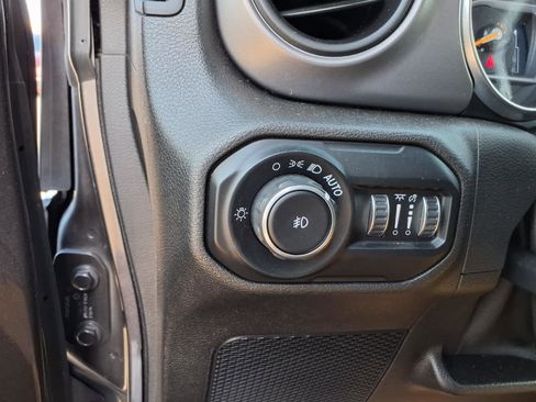 Used 2021 Jeep Wrangler Unlimited Sport image 17