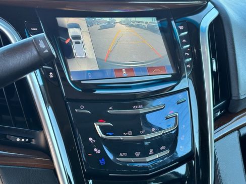 Used 2020 Cadillac Escalade ESV Luxury image 25