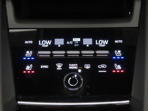 Used 2025 Porsche Macan 4 Electric w/ Premium Package AWD/4WD image 30