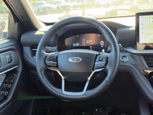 Used 2025 Ford Explorer Platinum w/ Ultimate Package RWD image 21