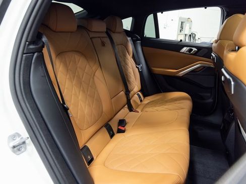 Certified 2024 BMW X6 xDrive40i w/ Executive Package image 24