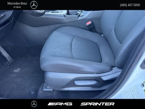 Used 2021 Toyota RAV4 LE image 12