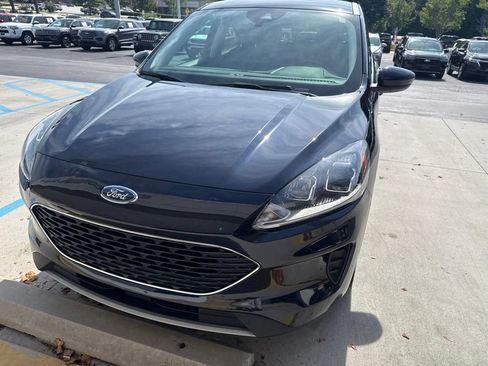Used 2021 Ford Escape SE w/ Convenience Package FWD image 4