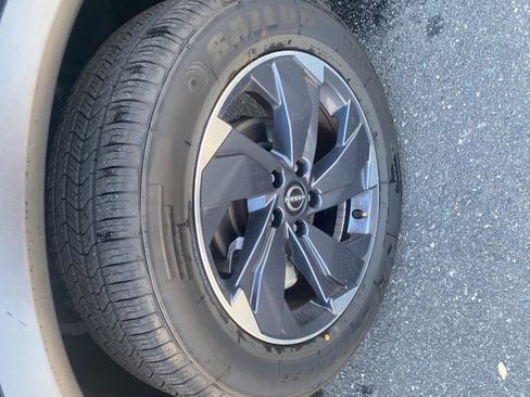 Used 2025 Nissan Rogue SV image 9